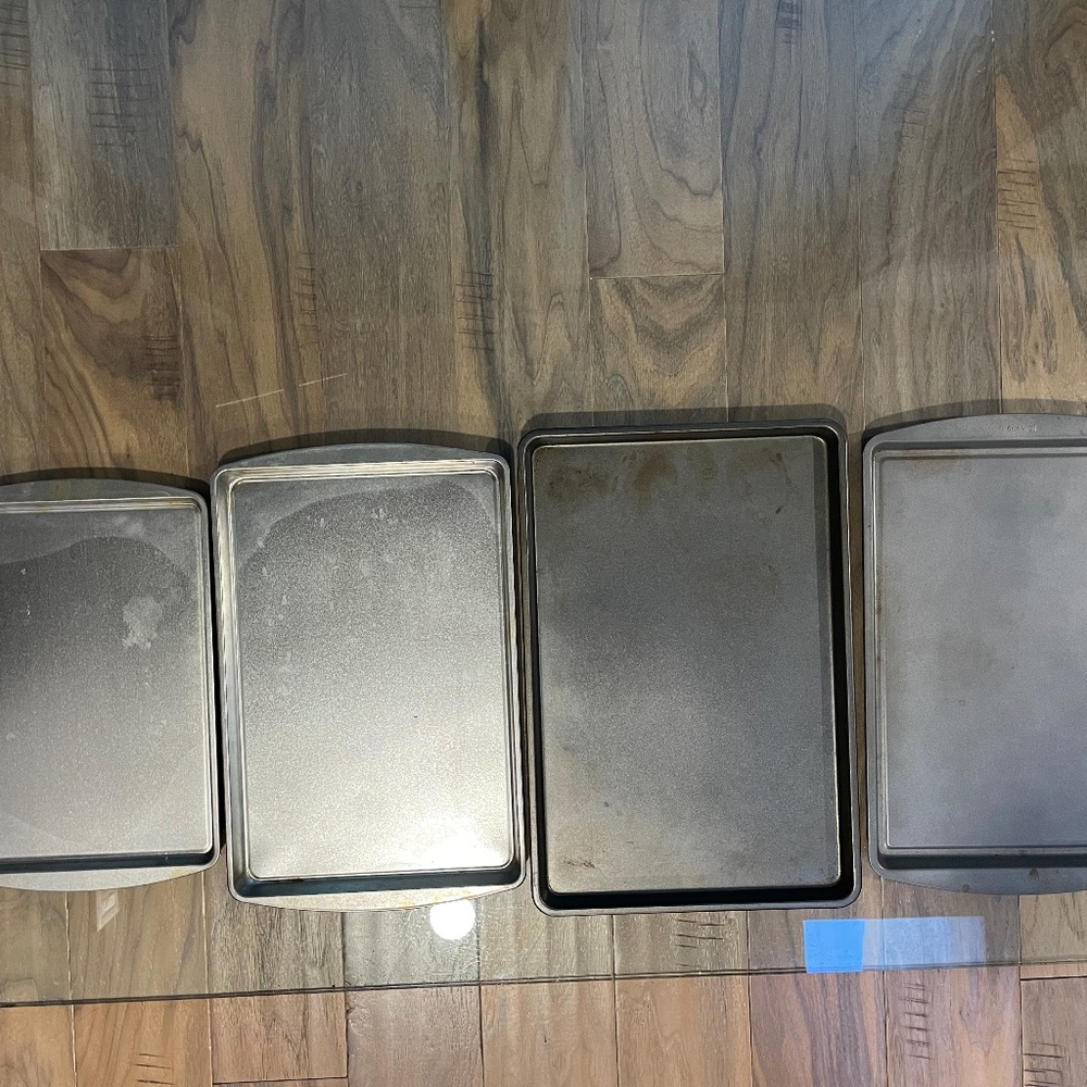 4-Piece Mixed Set of Baking Sheets/Pans